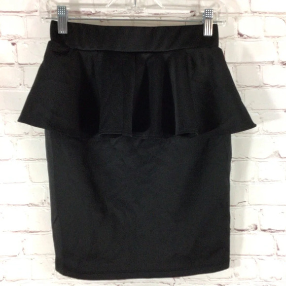 Charlotte Russe Black Ruffle Peplum Mini Skirt - Picture 4 of 9